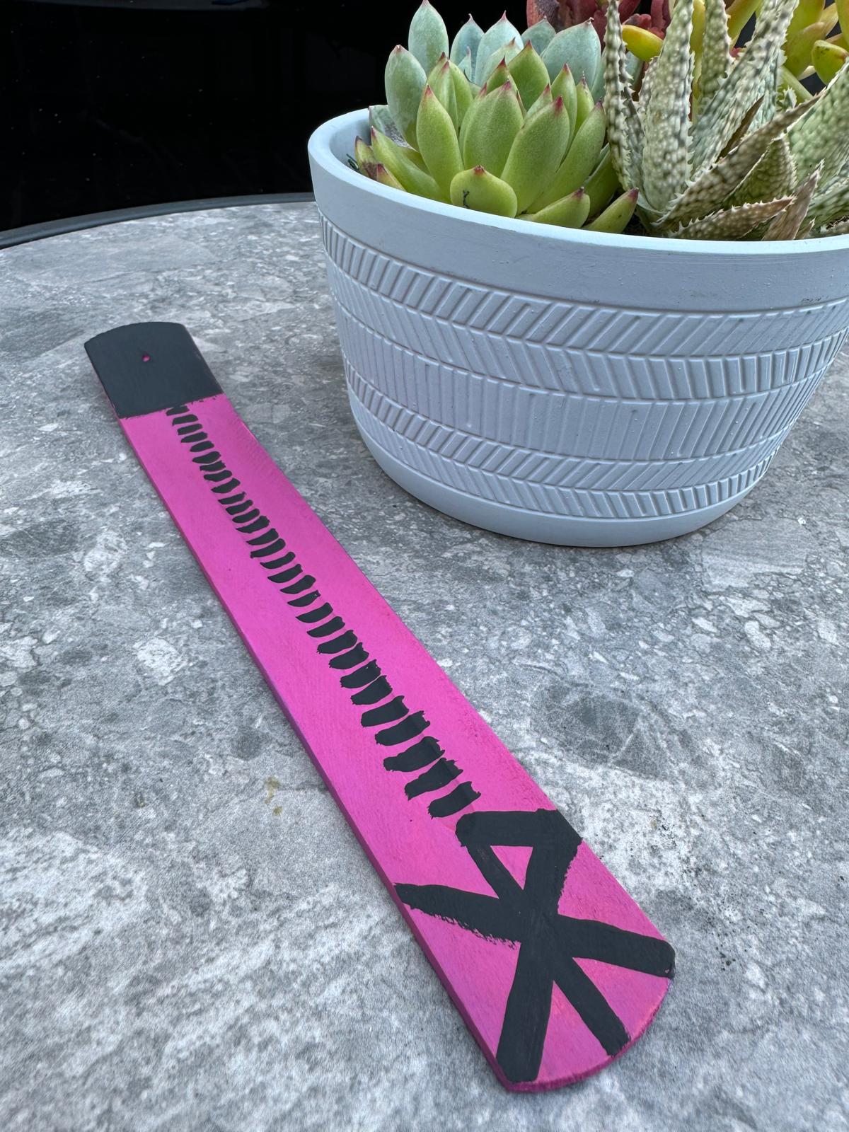 Soporte para varillas de incienso de madera Love - Bind Runes