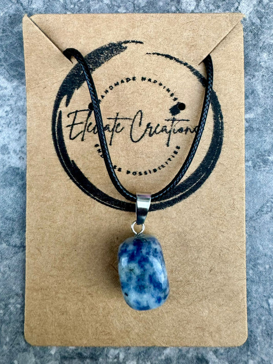 Collar con dije de sodalita