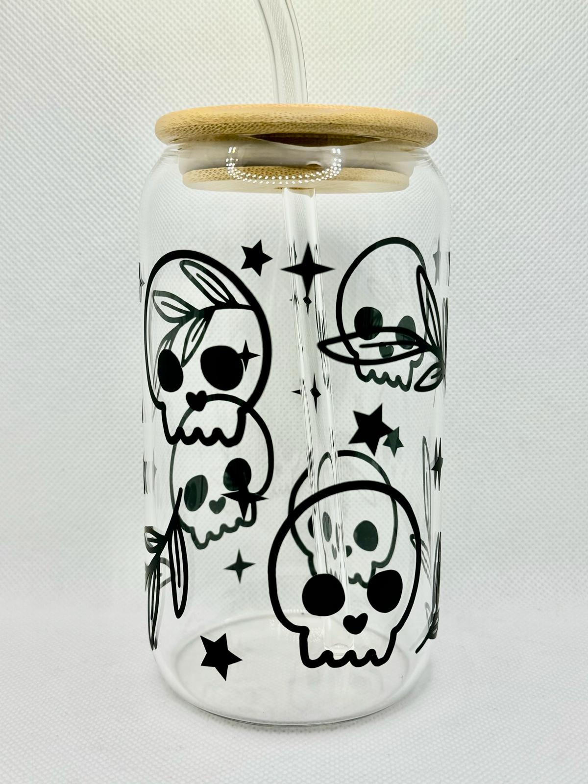 Taza de cristal con calaveras negras con tapa de bambú y pajita de cristal