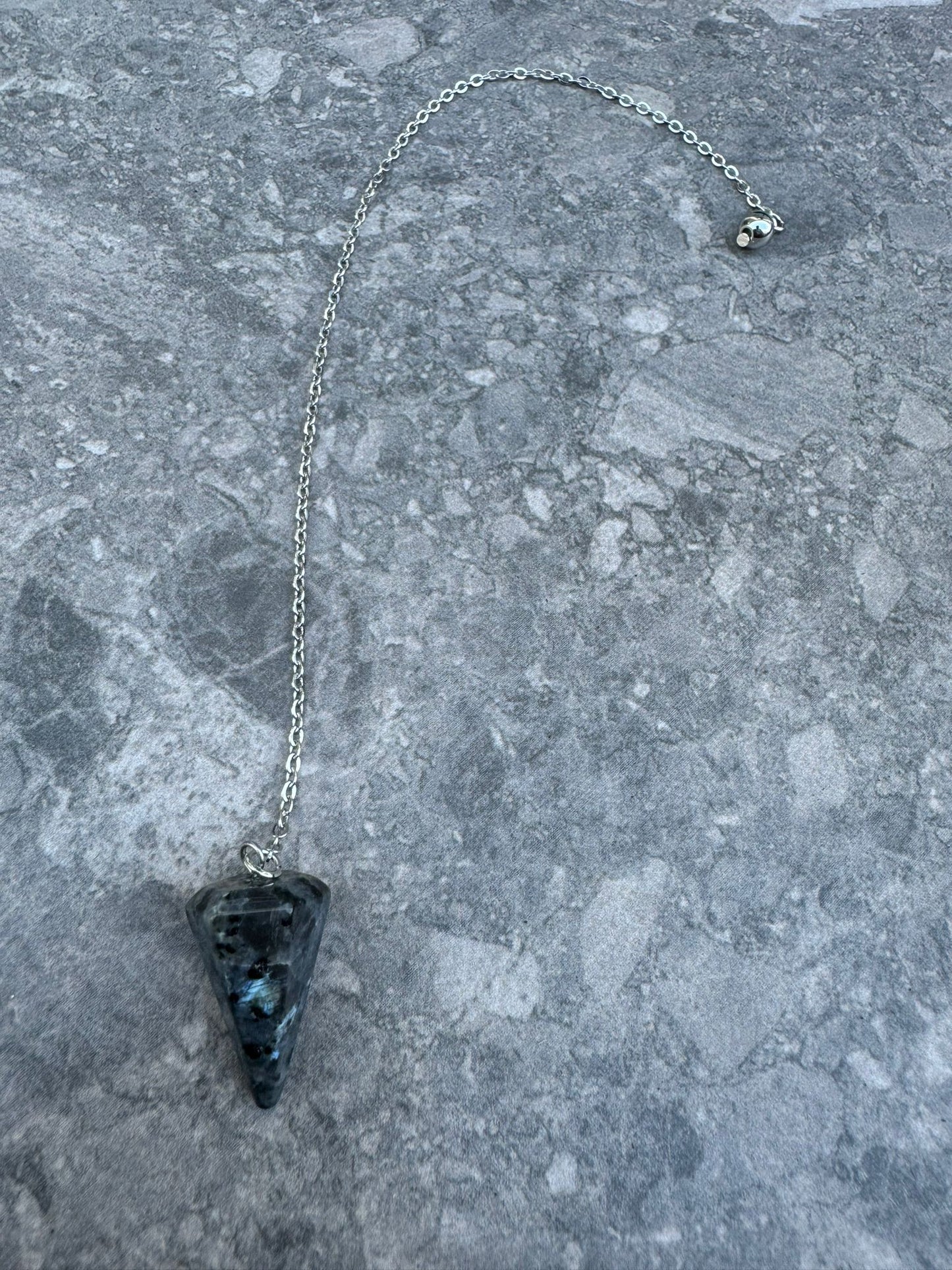 Larvikita | Péndulo