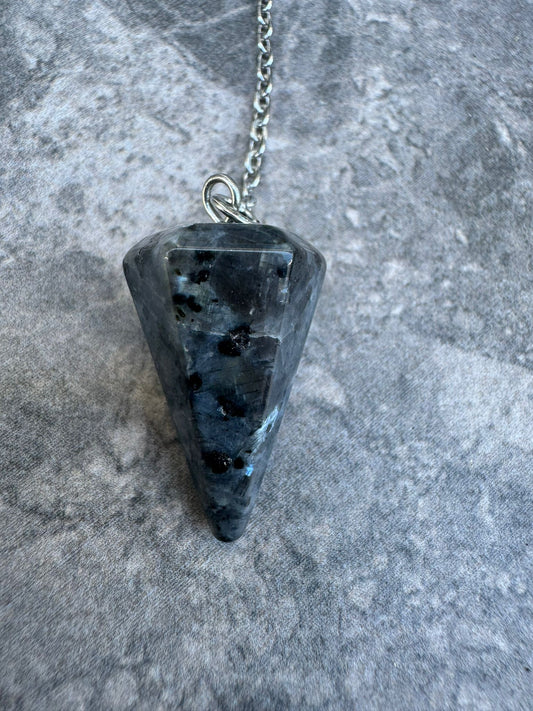 Larvikita | Péndulo