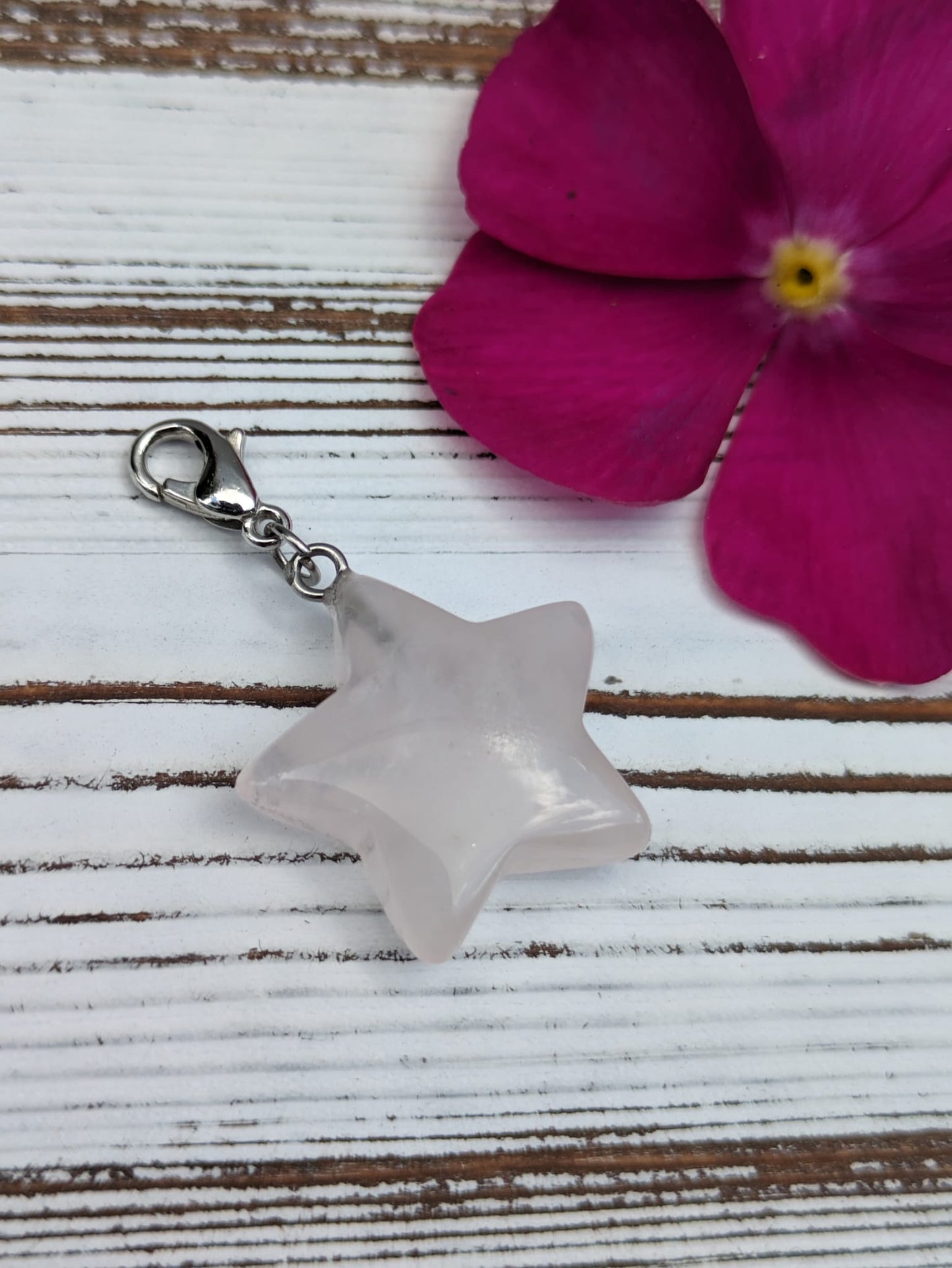 Charm de cristal de estrella de cuarzo rosa