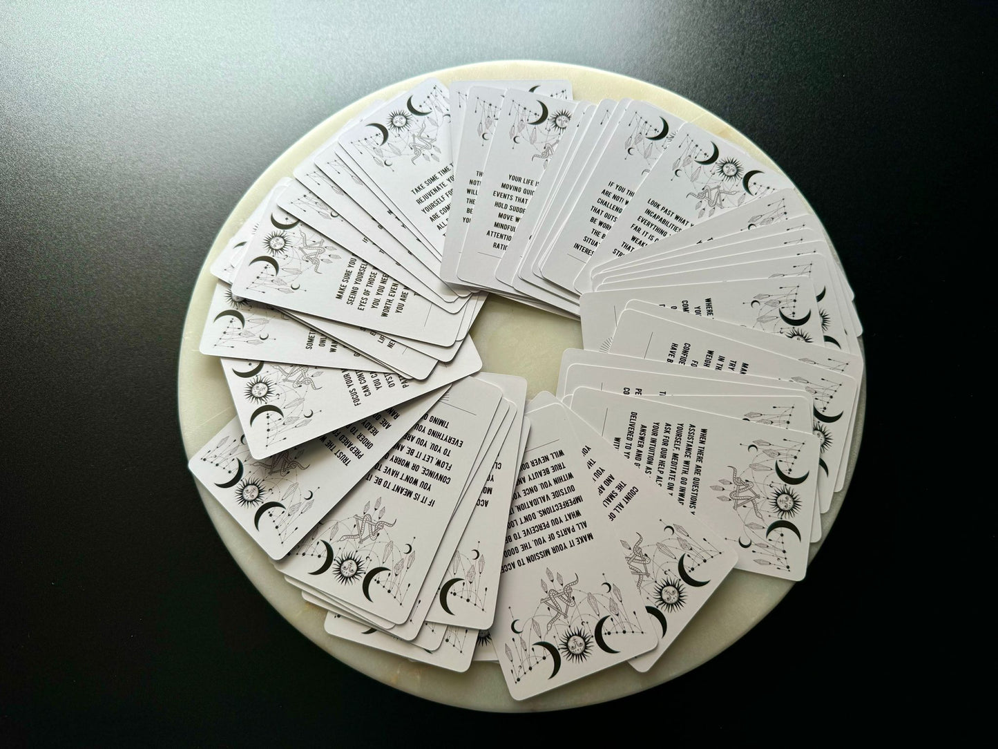 Cartas del oráculo con mensajes espirituales