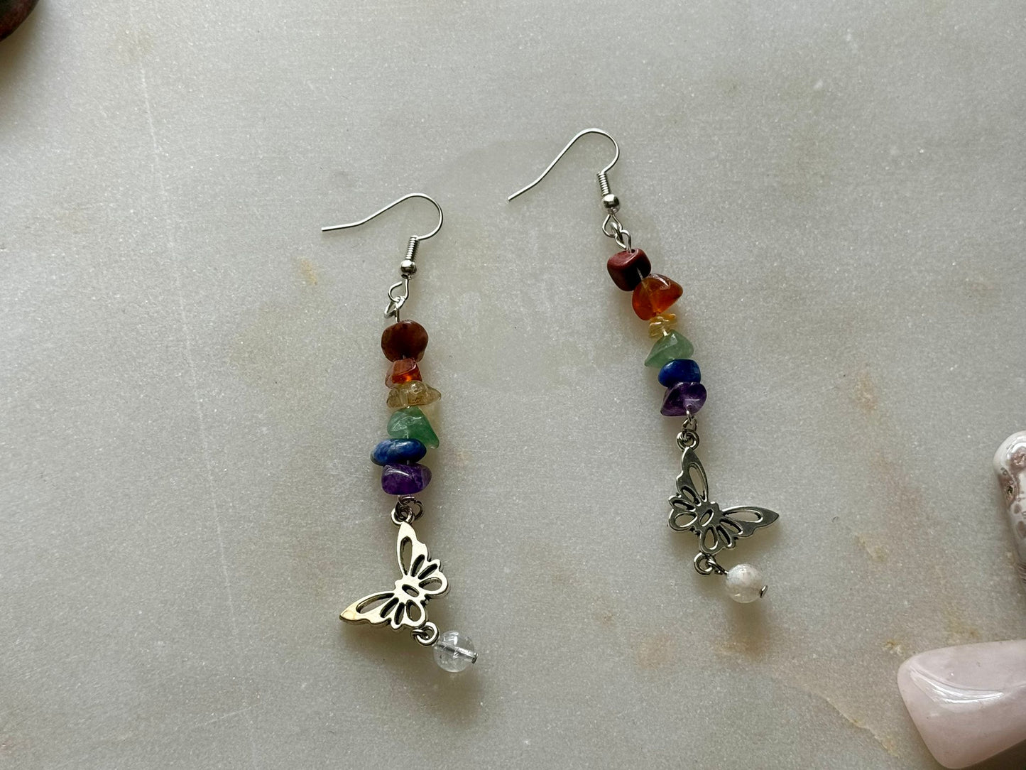 Pendientes de cristal con forma de mariposa y arcoíris