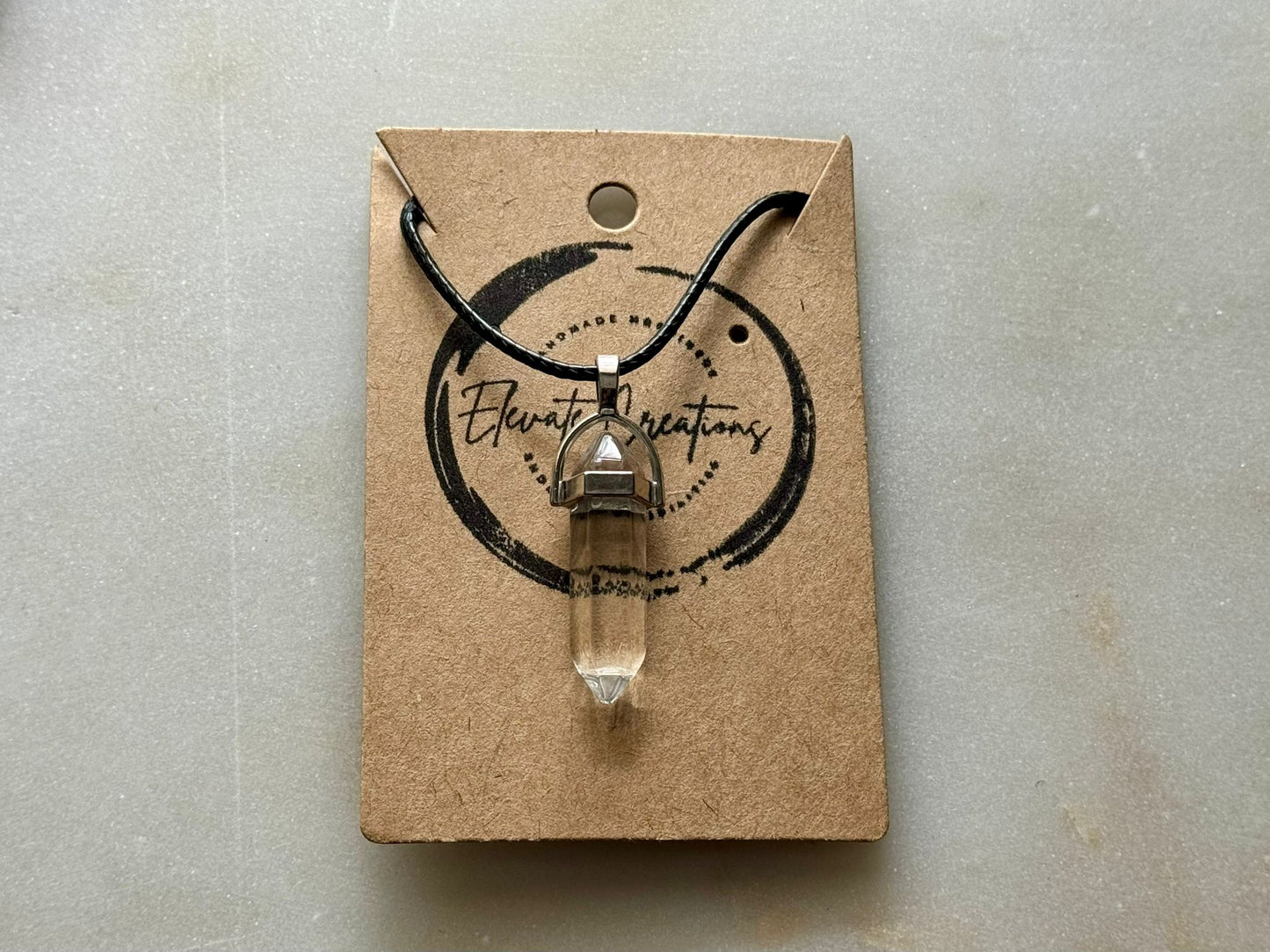 Verde | Collar con colgante de cristal hexagonal