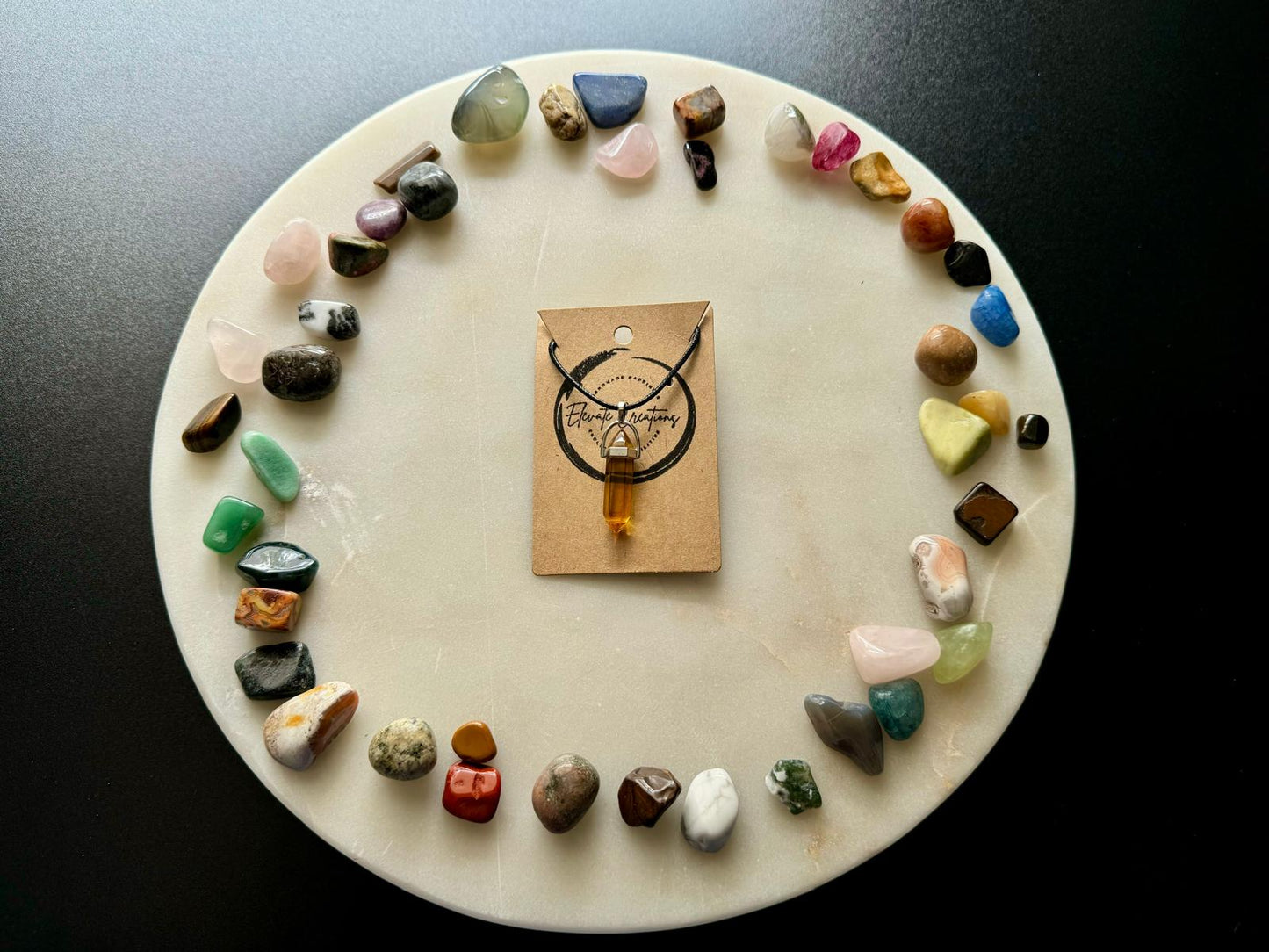 Naranja oscuro | Collar con colgante de cristal hexagonal