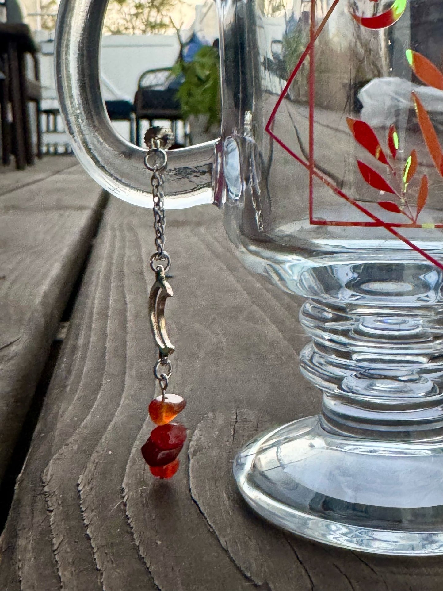 Copa de vidrio holográfica de serpiente con dije de cristal de cornalina