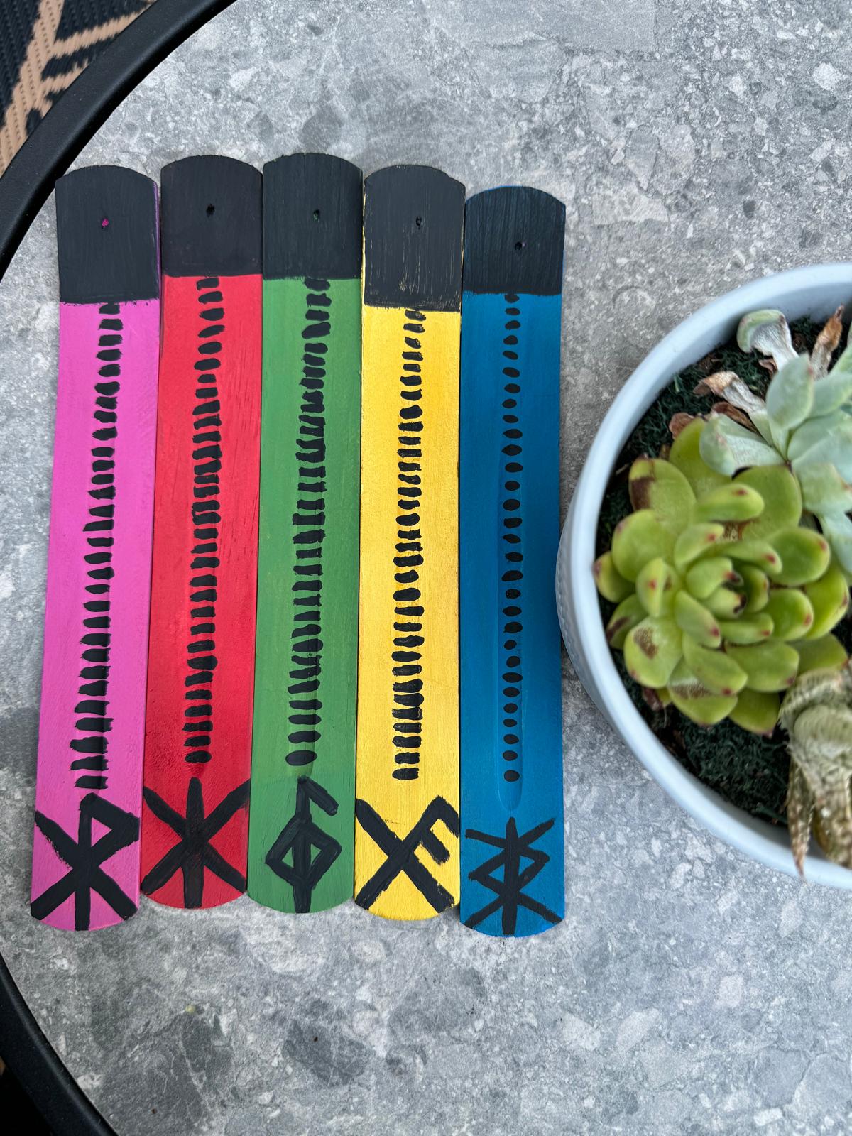 Soporte para varillas de incienso de madera Love - Bind Runes