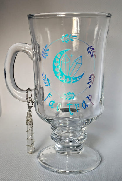 Trampa de hadas | Taza de cristal con dije de cristal.